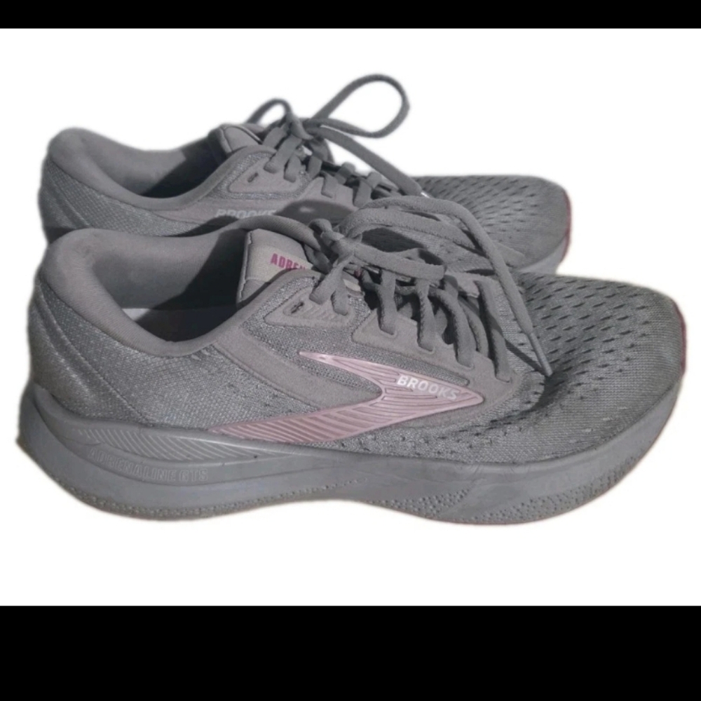 Brooks Adrenaline GTS 24 Womens Size 7.5 Medium B Shoes Sneakers